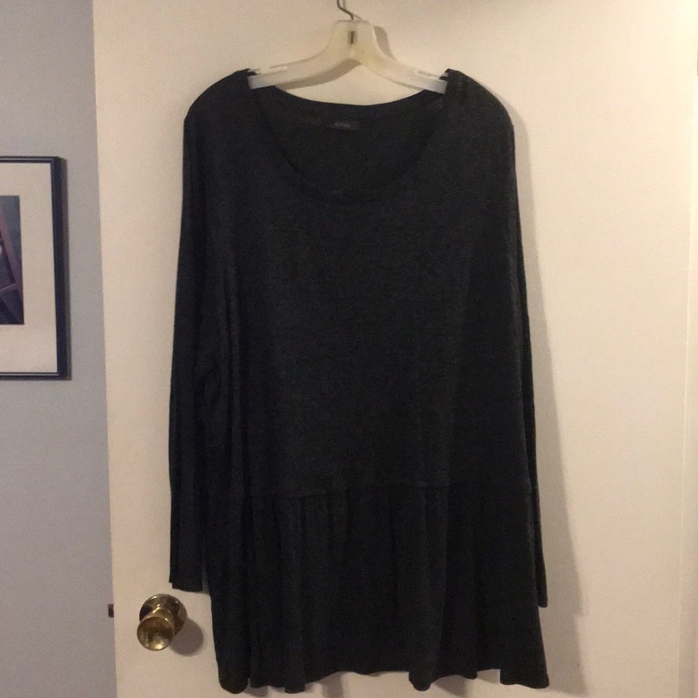 Apt. 9 long sleeve dark gray tee.